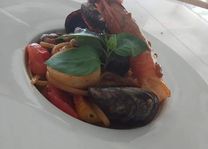 Alia Beachfront And 5* האראקי