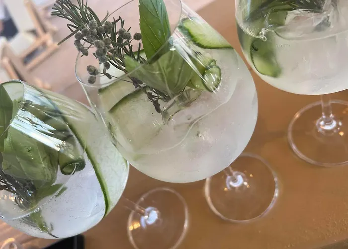 מלון Alia Beachfront And 5*