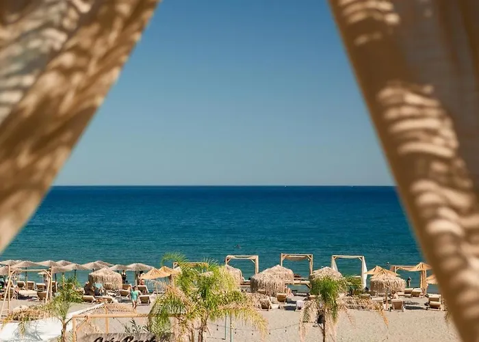 מלון Alia Beachfront And האראקי