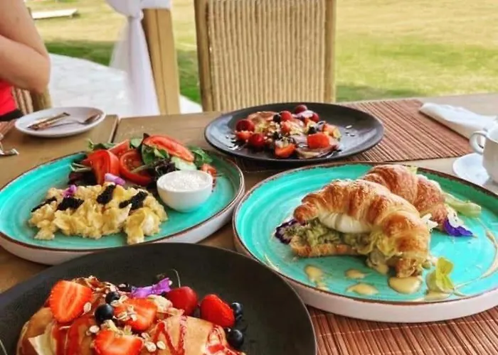 Alia Beachfront And 5* האראקי