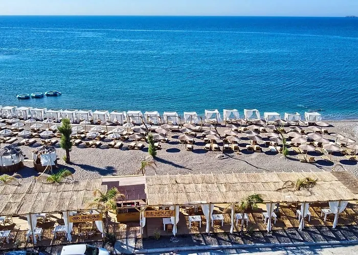 Alia Beachfront And מלון האראקי